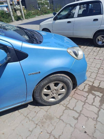 toyota-aqua-2012-big-2