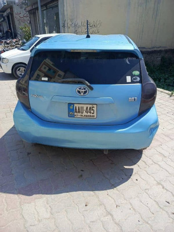 toyota-aqua-2012-big-1