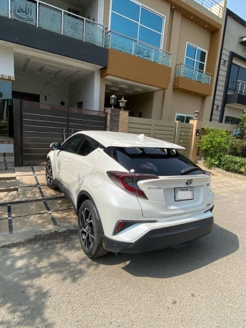 toyota-c-hr-2017-big-2