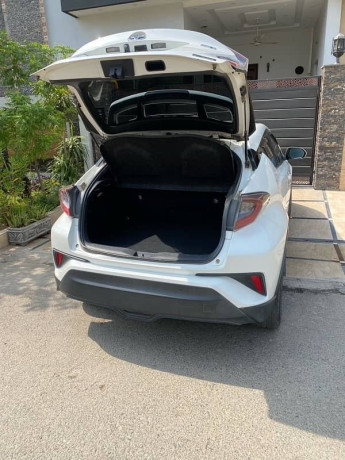 toyota-c-hr-2017-big-12