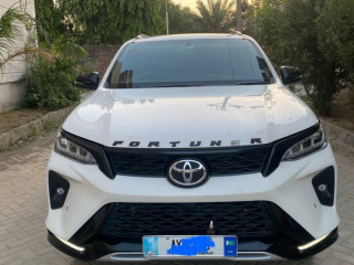 toyota-fortuner-legender-176-crore