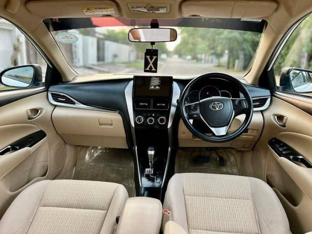 toyota-yaris-ativ-cvt-13-big-12