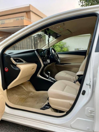 toyota-yaris-ativ-cvt-13-big-7