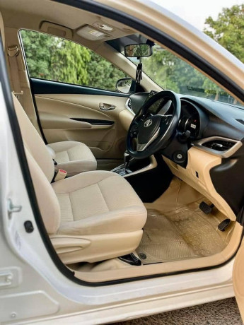 toyota-yaris-ativ-cvt-13-big-10