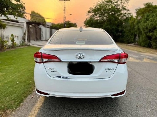 toyota-yaris-ativ-cvt-13-big-1