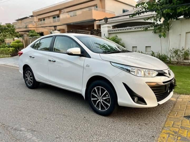 toyota-yaris-ativ-cvt-13-big-3