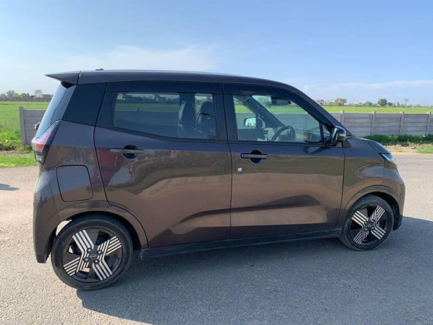 nissan-sakura-g-variant-fully-electric-big-2