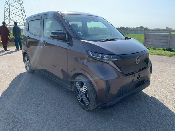 nissan-sakura-g-variant-fully-electric-big-1