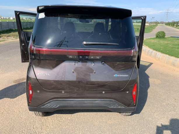 nissan-sakura-g-variant-fully-electric-big-6