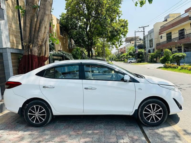 toyota-yaris-ativ-cvt-13-l-big-0