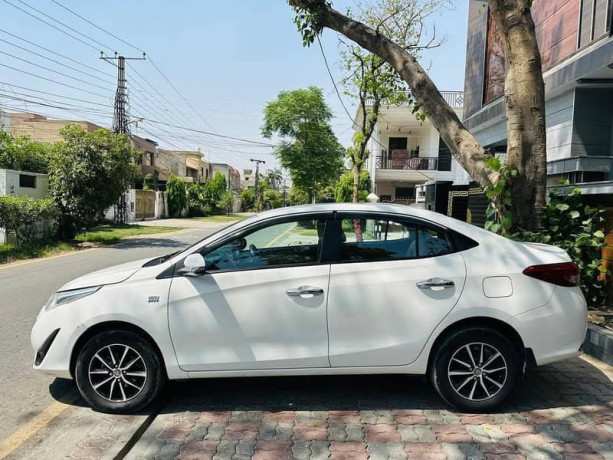 toyota-yaris-ativ-cvt-13-l-big-1