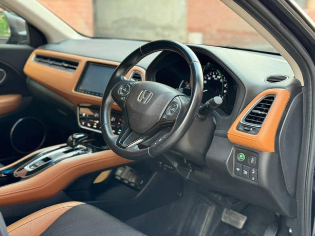 honda-vezel-2024-model-big-17