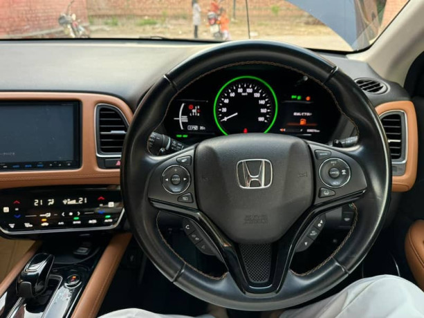 honda-vezel-2024-model-big-12