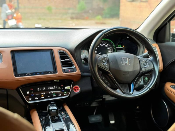 honda-vezel-2024-model-big-11