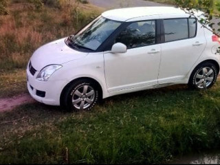 suzuki-swift-dlx-automatic-13