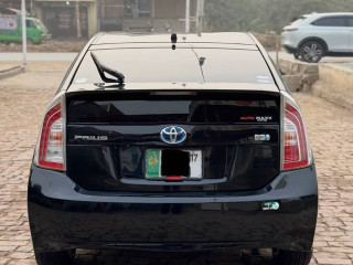 toyota-prius-18-s-package