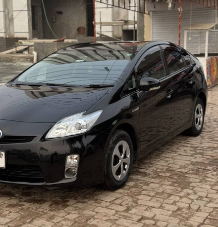 toyota-prius-18-s-package-big-4
