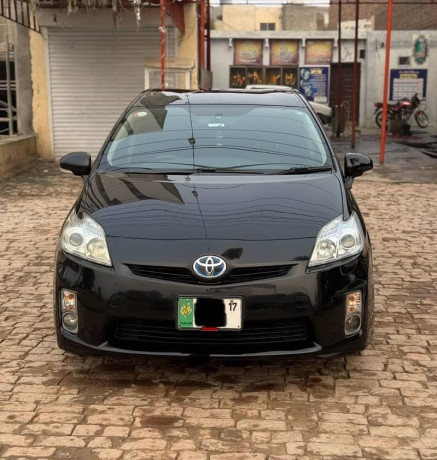 toyota-prius-18-s-package-big-3