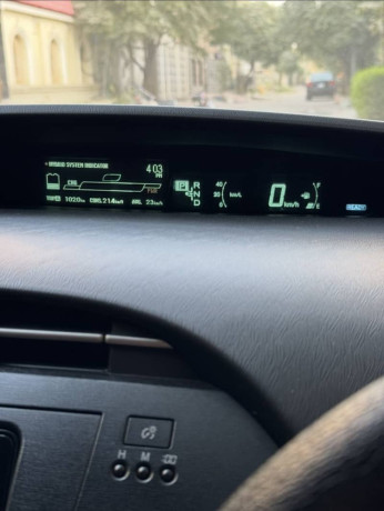 toyota-prius-18-s-package-big-15