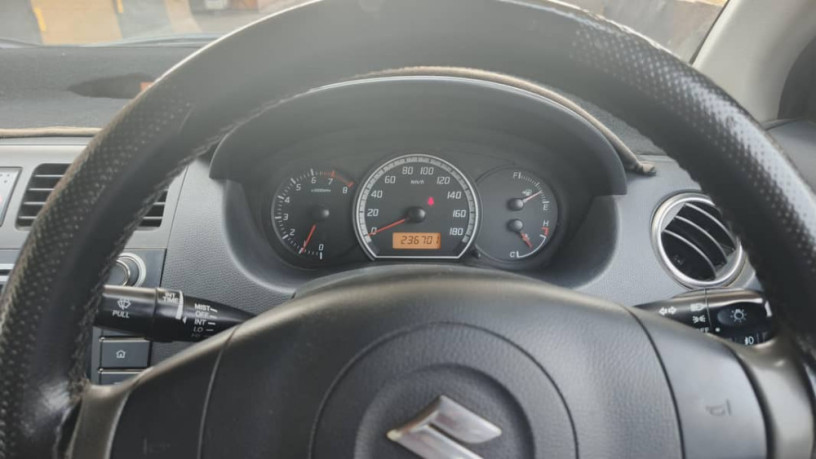 suzuki-swift-13-dlx-navigation-big-6