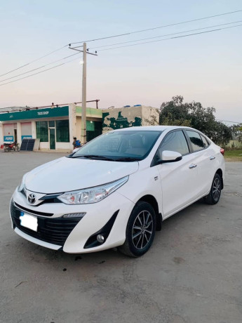 toyota-yaris-ativ-x-15-c-vt-big-2