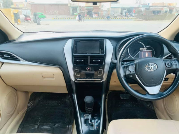toyota-yaris-ativ-x-15-c-vt-big-7