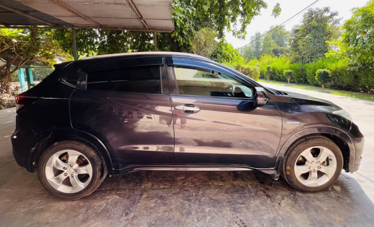 honda-vezel-x-package-big-3