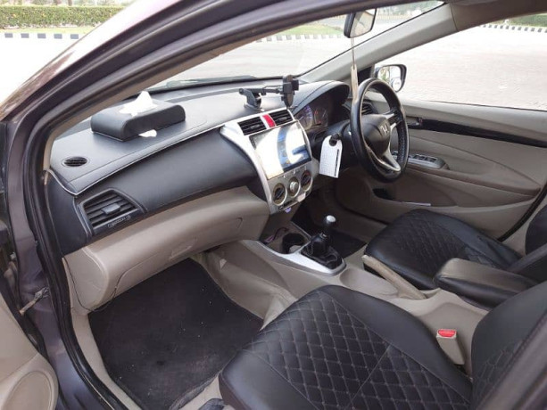 honda-city-ivtec-2015-big-10