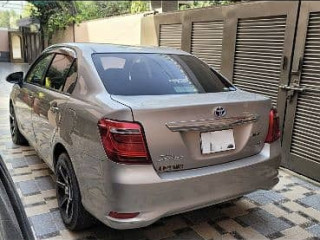 toyota-corolla-axio-hybrid-15