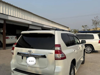 toyota-prado-txl-2012-model-white-sunroof-7-seater