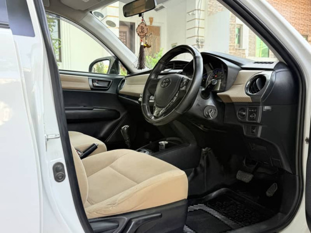 corolla-axio-big-5