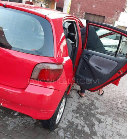 toyota-vitz-1999-10-big-5