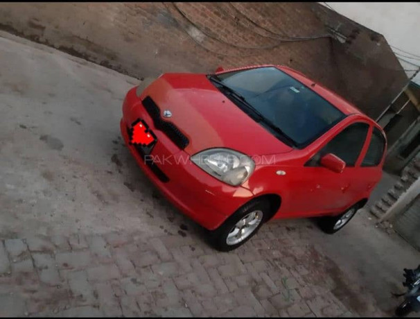 toyota-vitz-1999-10-big-0