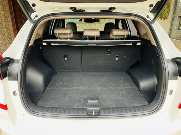 hyundai-tucson-awd-bard-new-car-tootal-bumpar-to-bumpar-orignal-big-8