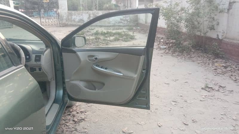 toyota-corolla-gli-2011-13-big-11