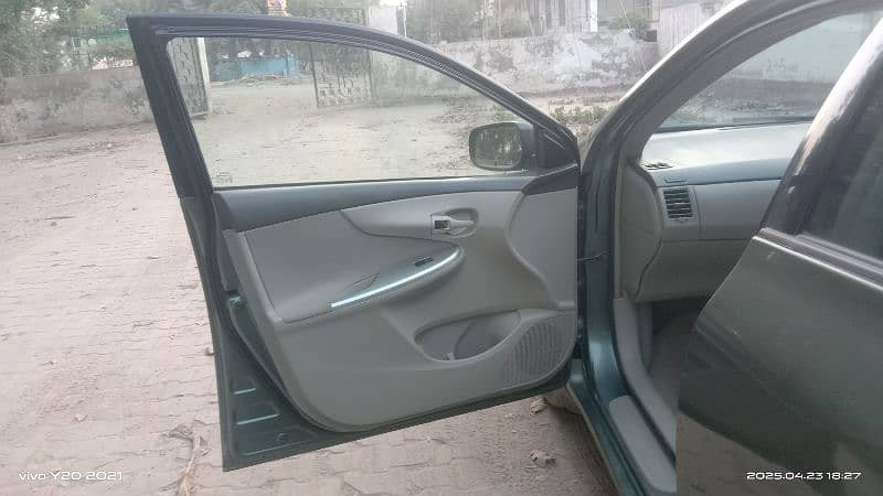 toyota-corolla-gli-2011-13-big-12