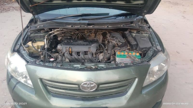toyota-corolla-gli-2011-13-big-13