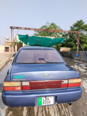 toyota-corolla-2000-model-big-1