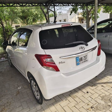 toyota-vitz-2015-model-2019-registered-big-3