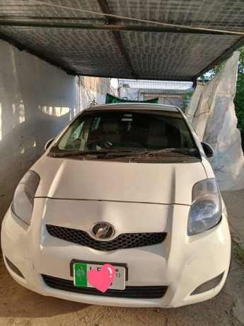 toyota-vitz-2010-big-0