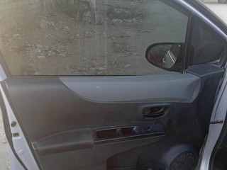 vitz-car