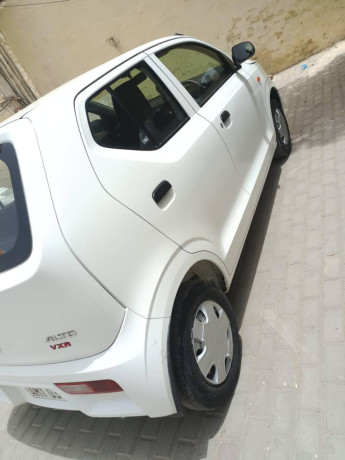 alto-vxr-22-model-white-big-0