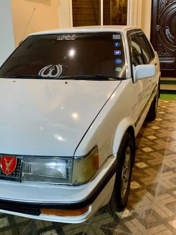 toyota-corolla-1986-big-3