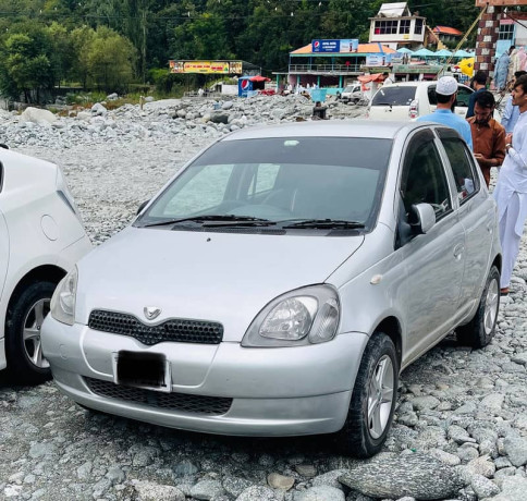 toyota-vitz-f-10-big-1