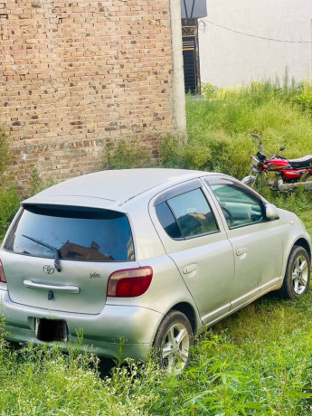 toyota-vitz-f-10-big-2