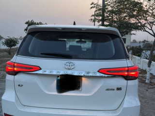 toyota-fortuner-27-v-4x4