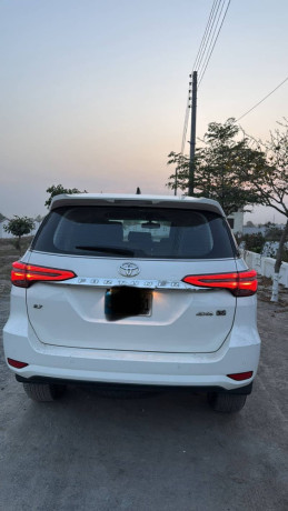 toyota-fortuner-27-v-4x4-big-0
