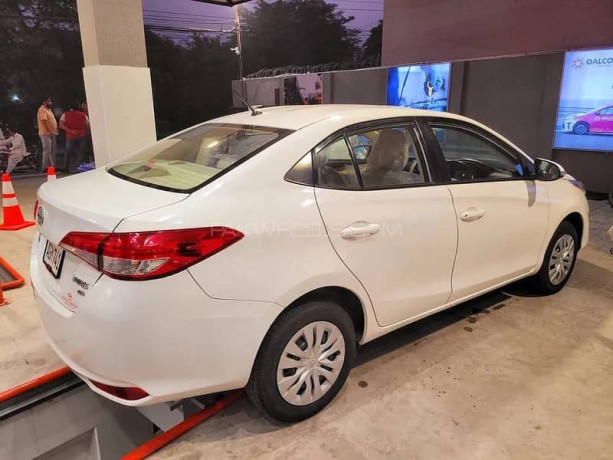 yaris-13-gli-manual-2021-big-13