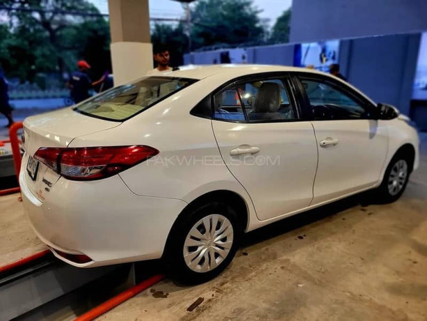 yaris-13-gli-manual-2021-big-10