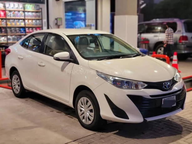 toyota-yaris-2021-model-gli-mt-big-4